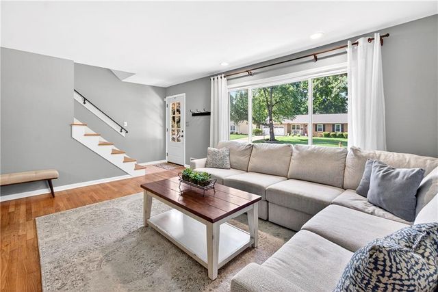 7721 W 96th Terrace, Overland Park, KS 66212