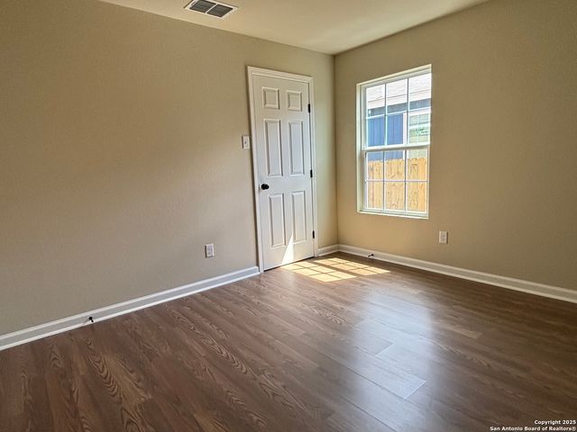 702 E 5th, Nixon, TX 78140