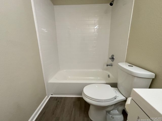 702 E 5th, Nixon, TX 78140