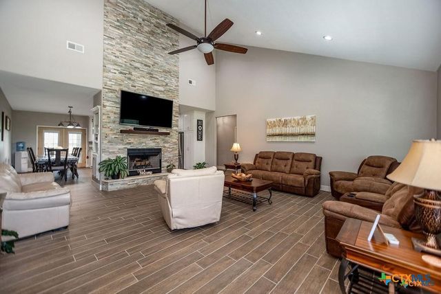 802 Mc Donald Road, Port Lavaca, TX 77979