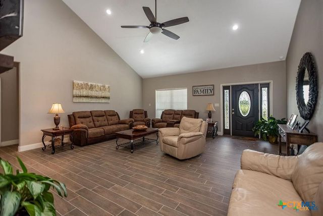 802 Mc Donald Road, Port Lavaca, TX 77979