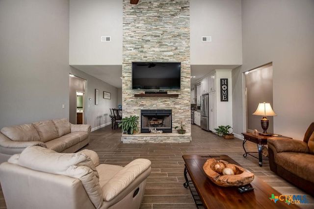 802 Mc Donald Road, Port Lavaca, TX 77979