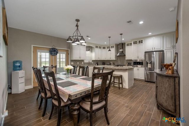 802 Mc Donald Road, Port Lavaca, TX 77979