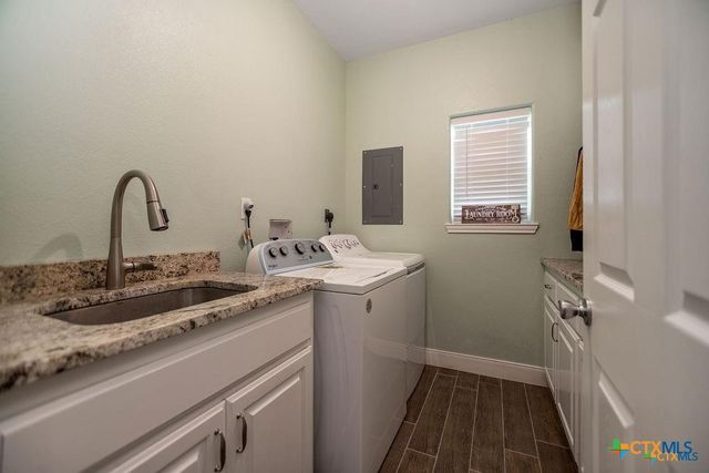 802 Mc Donald Road, Port Lavaca, TX 77979