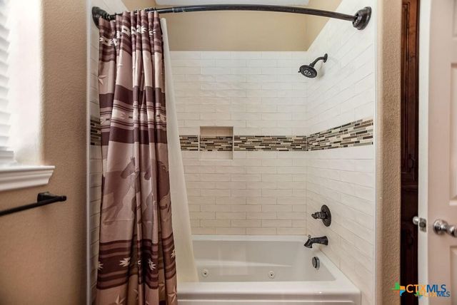 802 Mc Donald Road, Port Lavaca, TX 77979