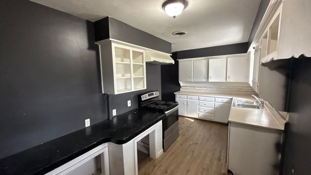 6200 Kentwood Place, Fort Worth, TX 76112