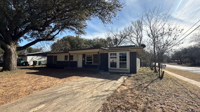 6200 Kentwood Place, Fort Worth, TX 76112