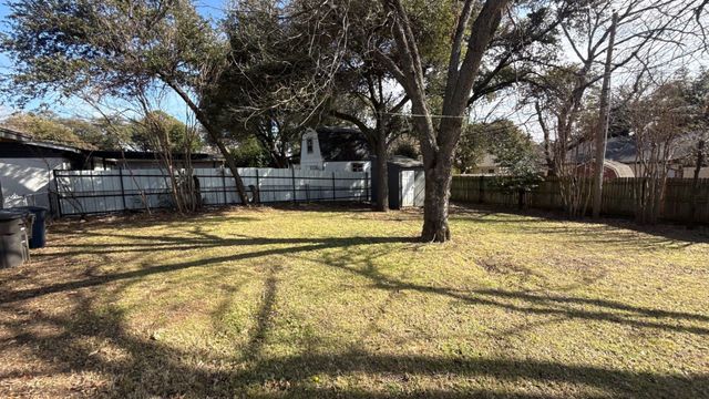 6200 Kentwood Place, Fort Worth, TX 76112