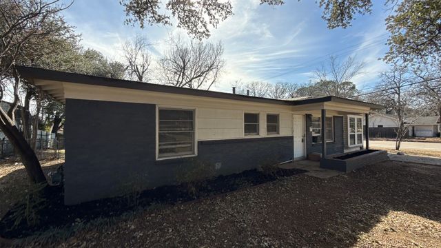 6200 Kentwood Place, Fort Worth, TX 76112