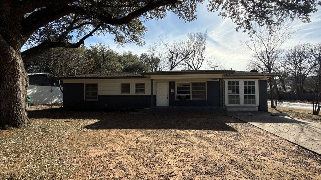 6200 Kentwood Place, Fort Worth, TX 76112