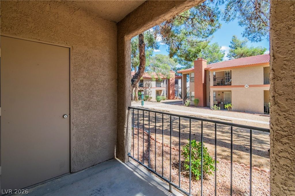 Image 11 of property listing at 5576 West Rochelle Avenue 32A, Las Vegas, NV 89103