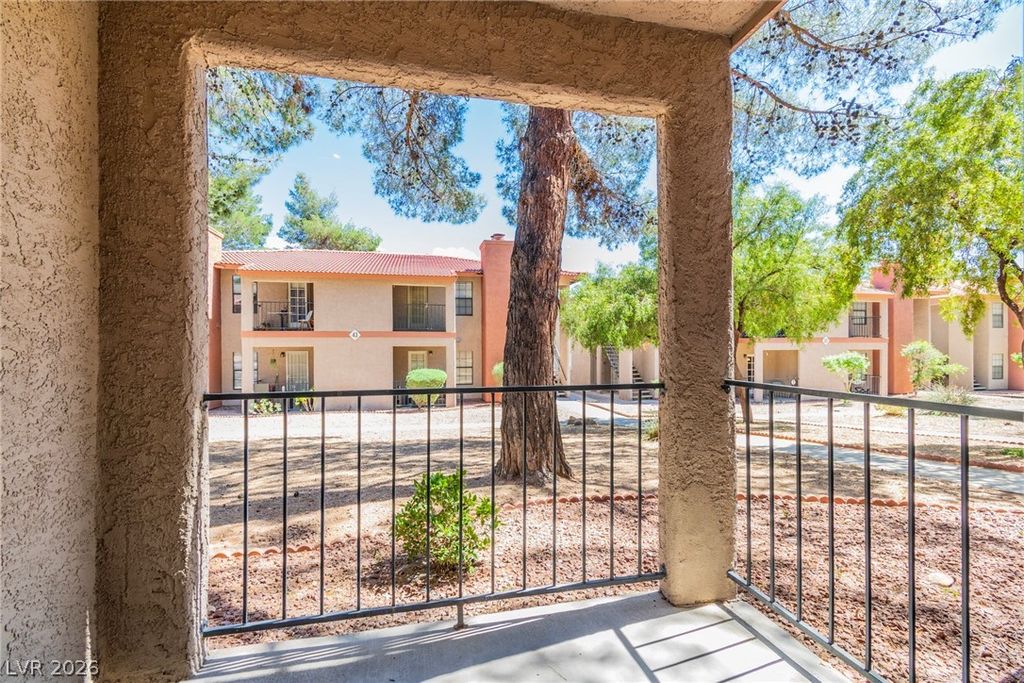 Image 12 of property listing at 5576 West Rochelle Avenue 32A, Las Vegas, NV 89103