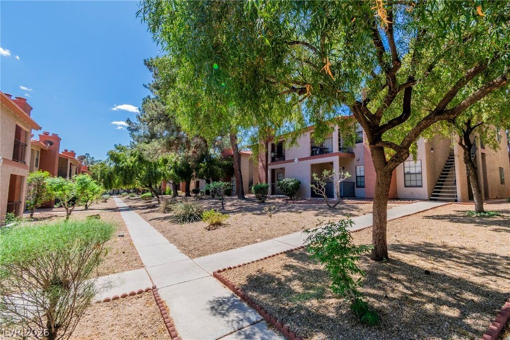 Image 24 of property listing at 5576 West Rochelle Avenue 32A, Las Vegas, NV 89103