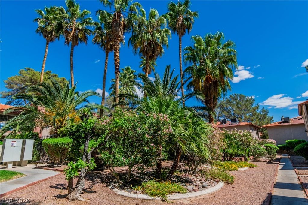 Image 26 of property listing at 5576 West Rochelle Avenue 32A, Las Vegas, NV 89103