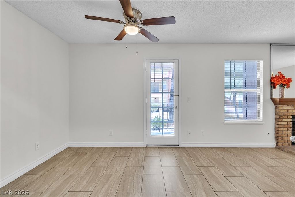 Image 3 of property listing at 5576 West Rochelle Avenue 32A, Las Vegas, NV 89103