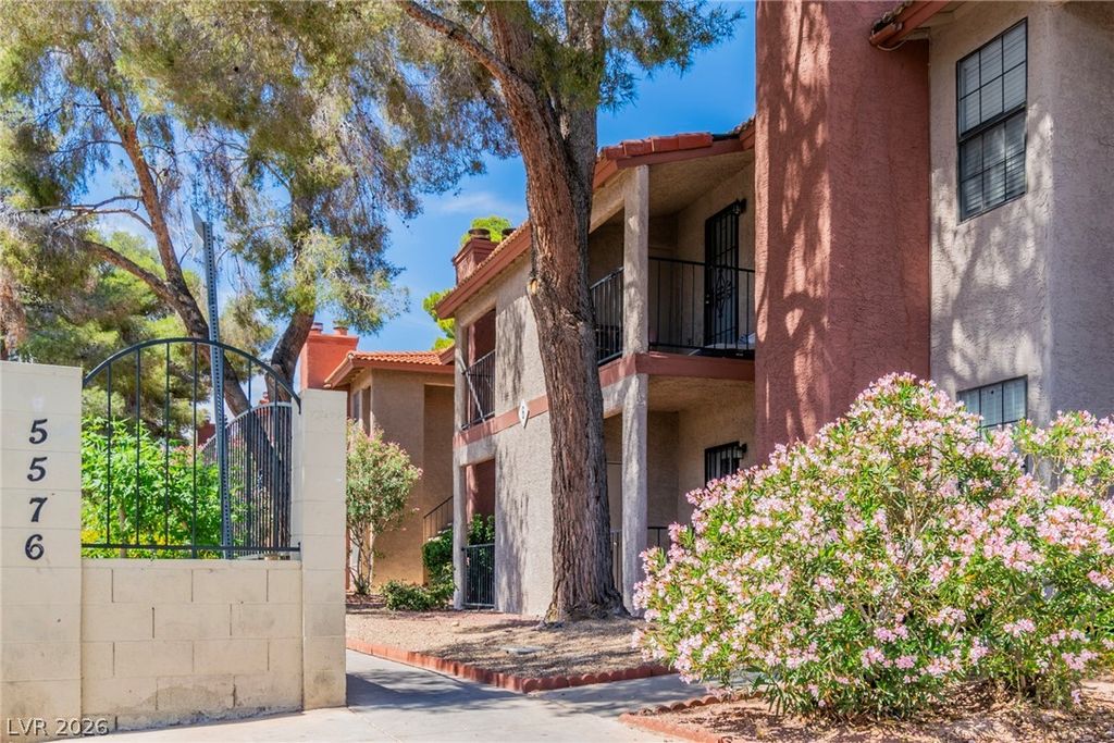 Image 32 of property listing at 5576 West Rochelle Avenue 32A, Las Vegas, NV 89103