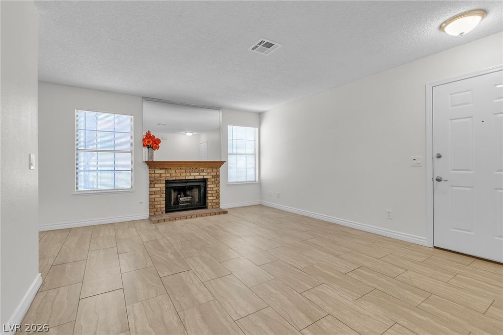 Image 5 of property listing at 5576 West Rochelle Avenue 32A, Las Vegas, NV 89103