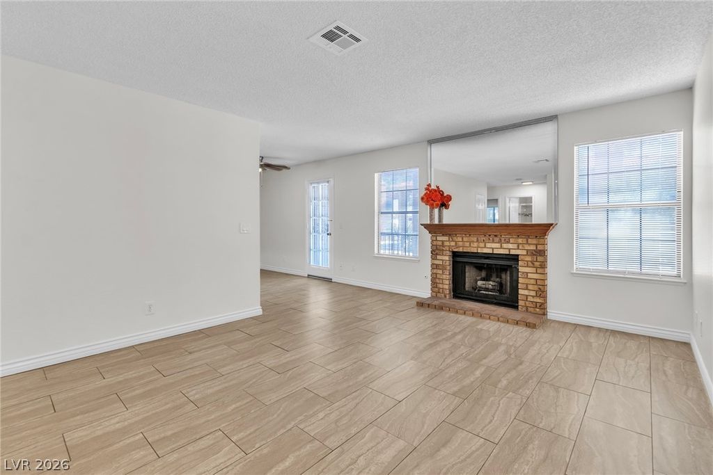 Image 6 of property listing at 5576 West Rochelle Avenue 32A, Las Vegas, NV 89103