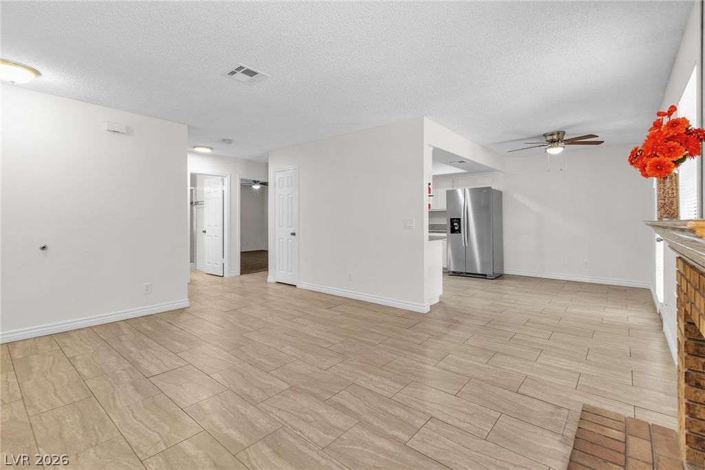 Image 7 of property listing at 5576 West Rochelle Avenue 32A, Las Vegas, NV 89103