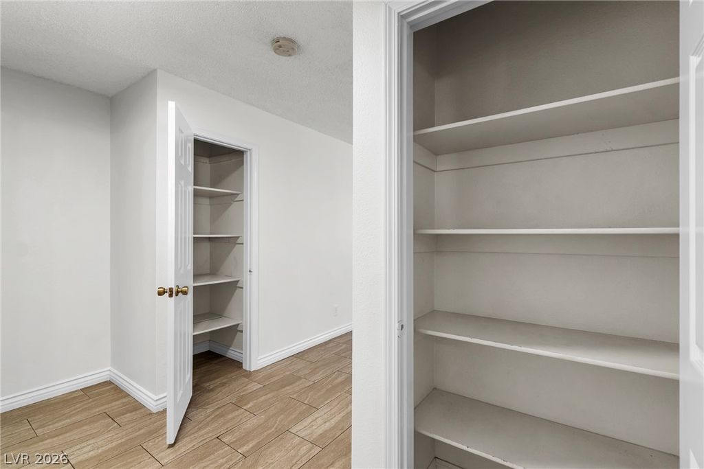 Image 8 of property listing at 5576 West Rochelle Avenue 32A, Las Vegas, NV 89103
