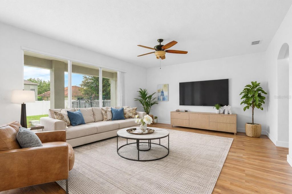 Image 20 of property listing at 13066 HATHERTON CIRCLE, Orlando, FL 32832