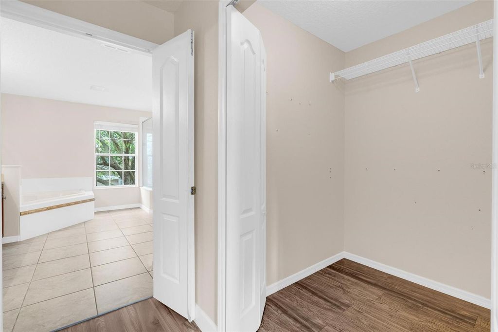 Image 36 of property listing at 13066 HATHERTON CIRCLE, Orlando, FL 32832