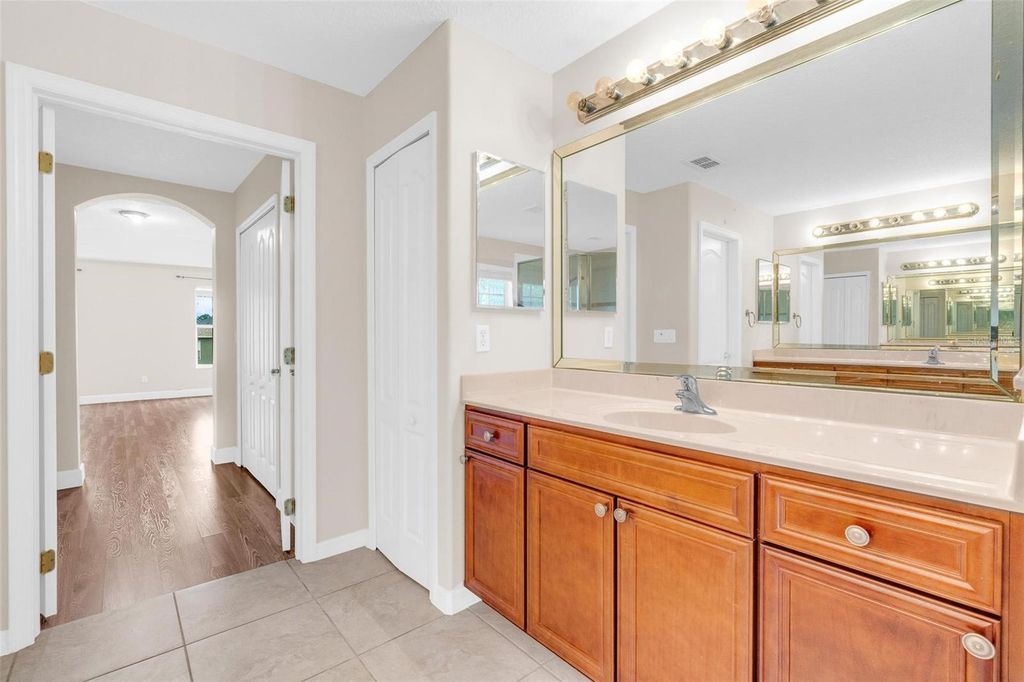 Image 45 of property listing at 13066 HATHERTON CIRCLE, Orlando, FL 32832