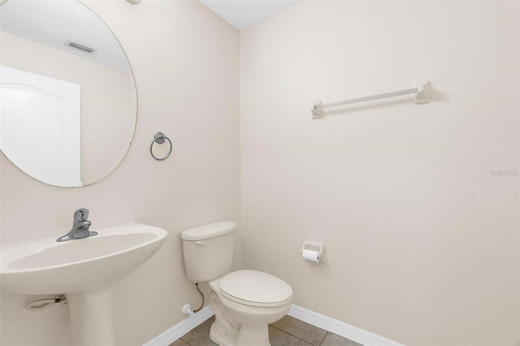 Image 10 of property listing at 13066 HATHERTON CIRCLE, Orlando, FL 32832