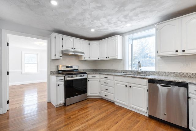 4 Hilltop Drive, Hudson, NH 03051