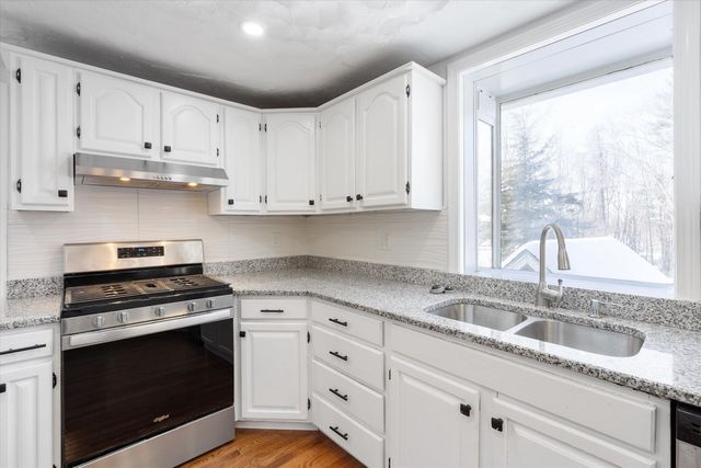 4 Hilltop Drive, Hudson, NH 03051