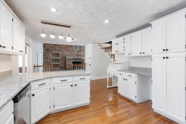 4 Hilltop Drive, Hudson, NH 03051