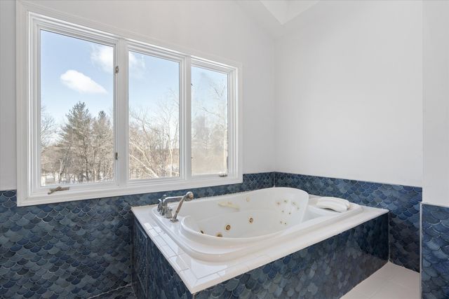 4 Hilltop Drive, Hudson, NH 03051