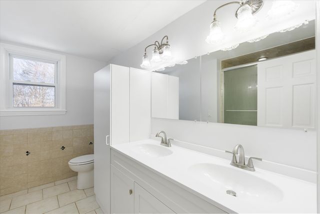 4 Hilltop Drive, Hudson, NH 03051