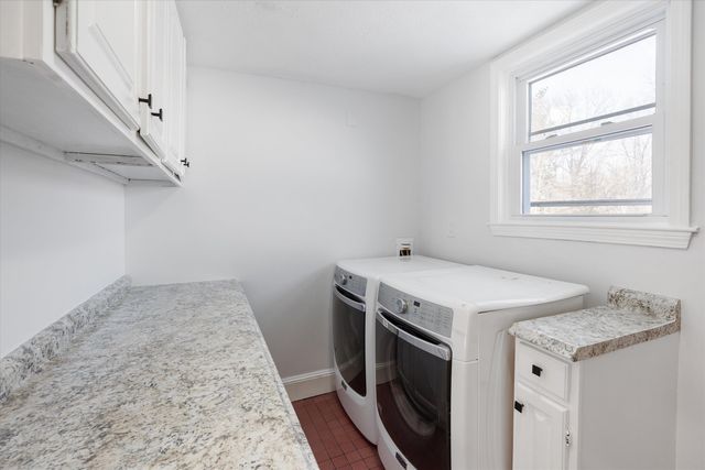 4 Hilltop Drive, Hudson, NH 03051