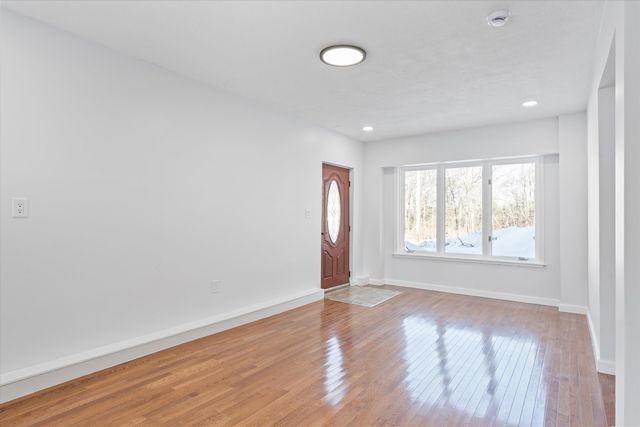 4 Hilltop Drive, Hudson, NH 03051