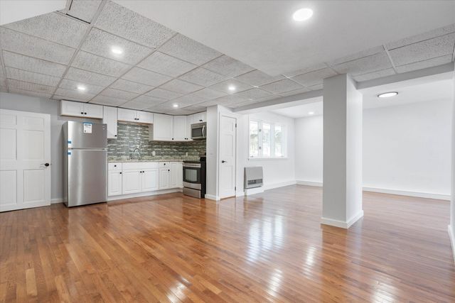 4 Hilltop Drive, Hudson, NH 03051