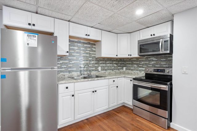 4 Hilltop Drive, Hudson, NH 03051
