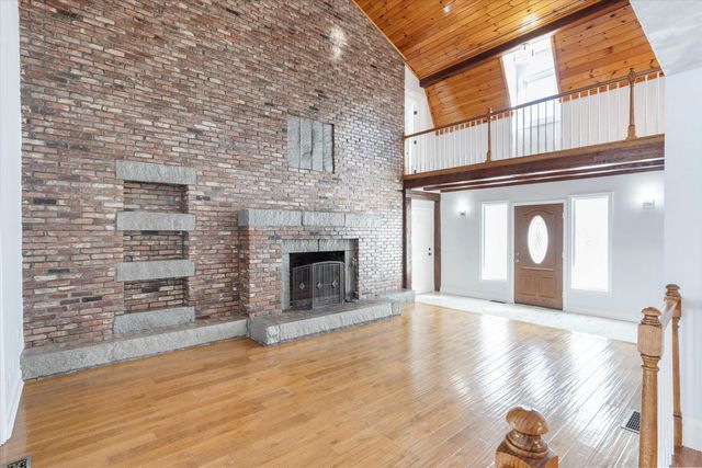 4 Hilltop Drive, Hudson, NH 03051