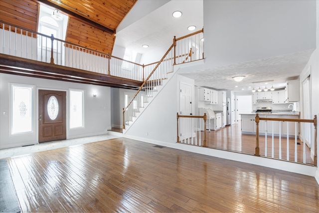 4 Hilltop Drive, Hudson, NH 03051