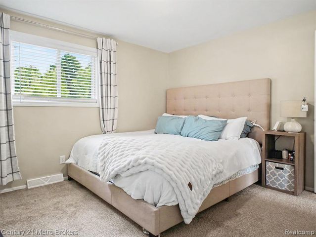 419 Laurie Drive, Flushing, MI 48433