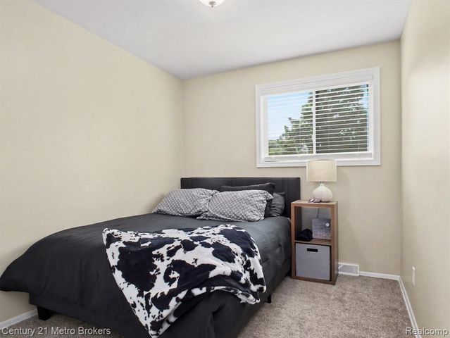 419 Laurie Drive, Flushing, MI 48433