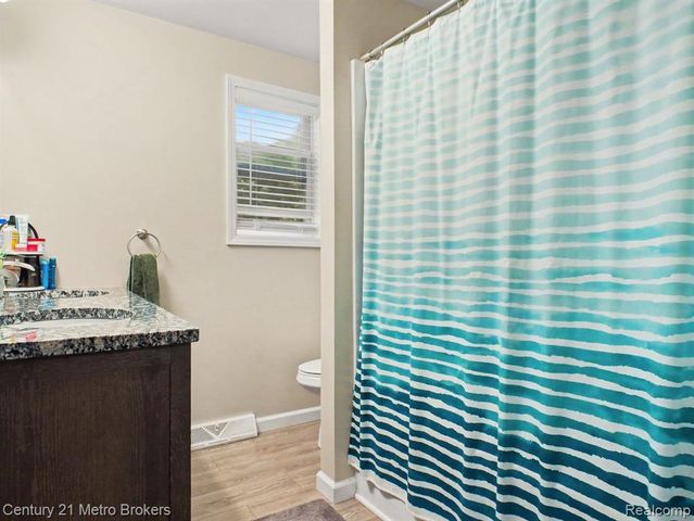 419 Laurie Drive, Flushing, MI 48433
