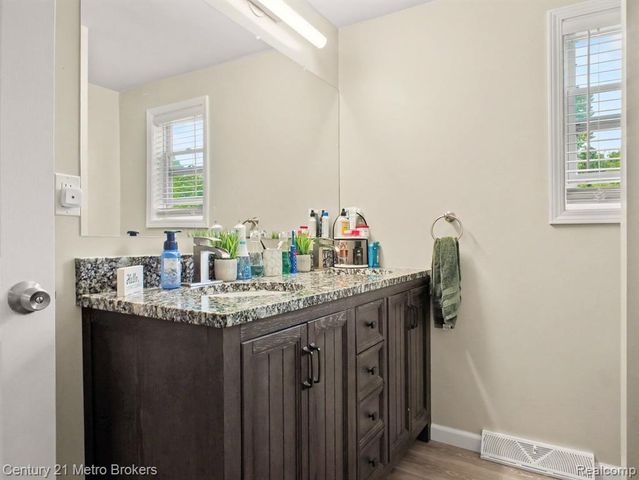 419 Laurie Drive, Flushing, MI 48433