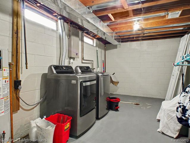 419 Laurie Drive, Flushing, MI 48433