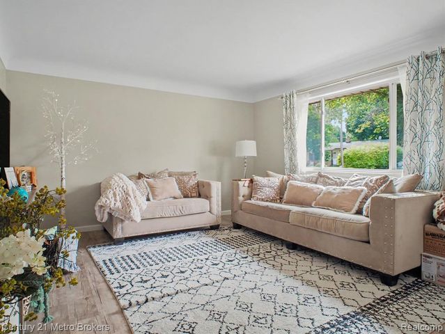 419 Laurie Drive, Flushing, MI 48433
