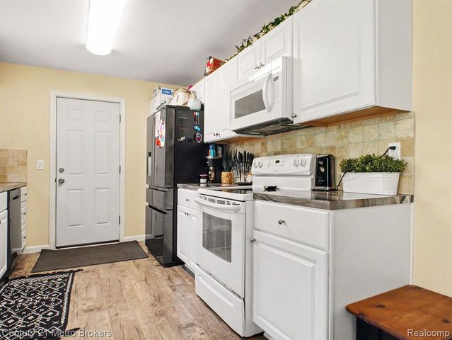 419 Laurie Drive, Flushing, MI 48433