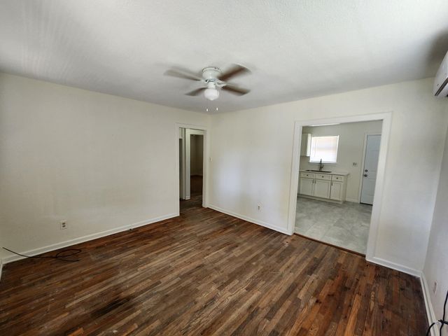 112 1st Avenue N, Texas City, TX 77590