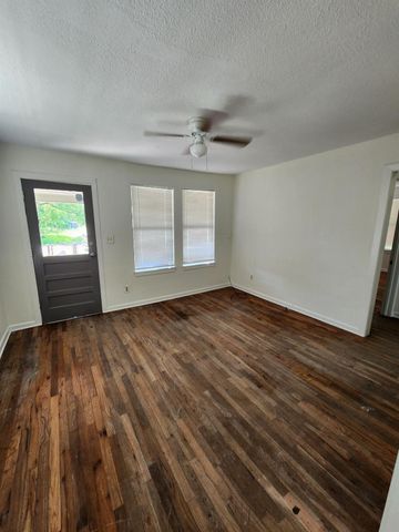 112 1st Avenue N, Texas City, TX 77590