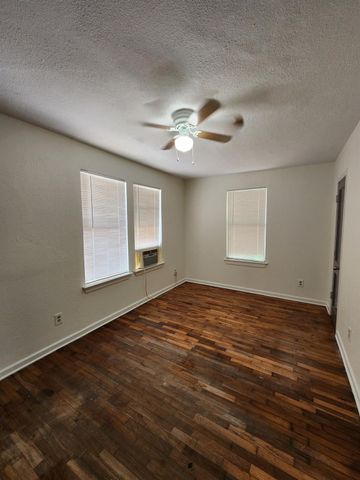 112 1st Avenue N, Texas City, TX 77590