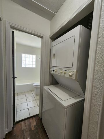 112 1st Avenue N, Texas City, TX 77590